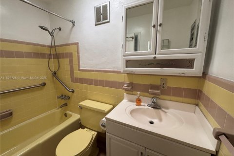 Condo in Miami Beach, Florida, 1 bedroom  № 2089265 - photo 12