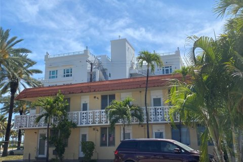 Condo in Miami Beach, Florida, 1 bedroom  № 2089265 - photo 2