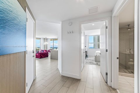 Condominio en Hollywood, Florida, 2 dormitorios  № 2088524
