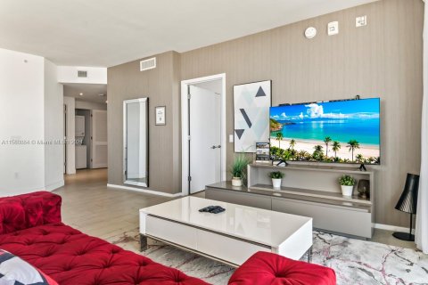 Condominio en alquiler en Hollywood, Florida, 2 dormitorios, 99.87 m2 № 2088524 - foto 13