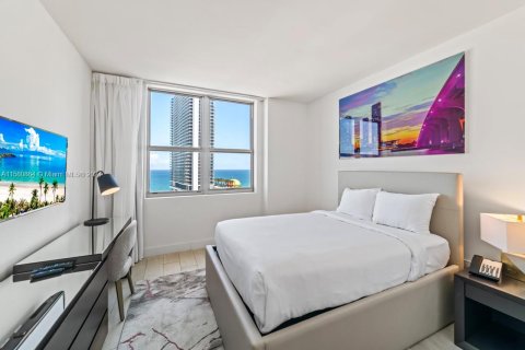 Condominio en alquiler en Hollywood, Florida, 2 dormitorios, 99.87 m2 № 2088524 - foto 3