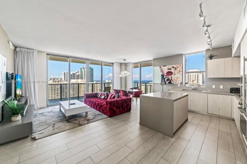 Condominio en alquiler en Hollywood, Florida, 2 dormitorios, 99.87 m2 № 2088524 - foto 6