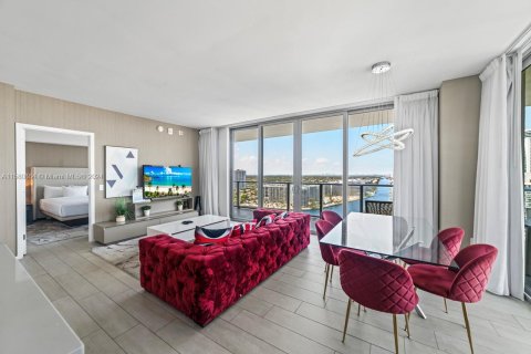 Condominio en alquiler en Hollywood, Florida, 2 dormitorios, 99.87 m2 № 2088524 - foto 9