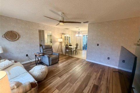 Villa ou maison à louer à Ocala, Floride: 2 chambres, 89.19 m2 № 1719895 - photo 4