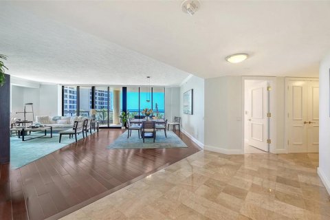 Condo in Longboat Key, Florida, 3 bedrooms  № 2298202 - photo 11