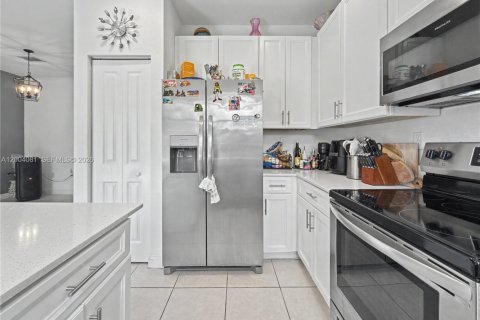 Купить таунхаус в Майами, Флорида 3 спальни, 123.56м2, № 2069099 - фото 8