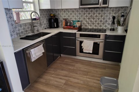 Condominio en venta en Miami Beach, Florida, 1 dormitorio, 54.07 m2 № 1834516 - foto 16