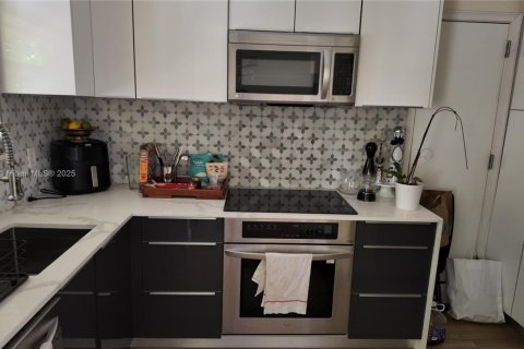 Condominio en venta en Miami Beach, Florida, 1 dormitorio, 54.07 m2 № 1834516 - foto 18