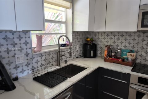Condominio en venta en Miami Beach, Florida, 1 dormitorio, 54.07 m2 № 1834516 - foto 19