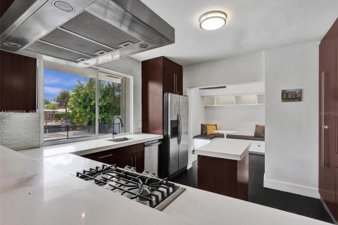 Villa ou maison à louer à North Miami, Floride: 4 chambres, 196.49 m2 № 2199262 - photo 25