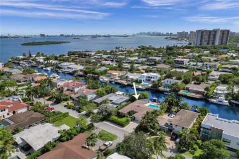 Villa ou maison à louer à North Miami, Floride: 4 chambres, 196.49 m2 № 2199262 - photo 11