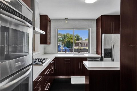 Villa ou maison à louer à North Miami, Floride: 4 chambres, 196.49 m2 № 2199262 - photo 21