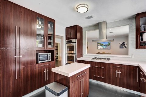 Villa ou maison à louer à North Miami, Floride: 4 chambres, 196.49 m2 № 2199262 - photo 22