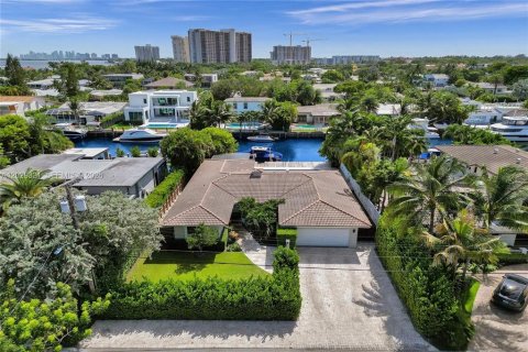 Villa ou maison à louer à North Miami, Floride: 4 chambres, 196.49 m2 № 2199262 - photo 4