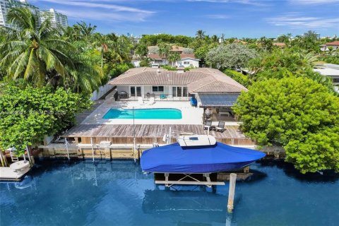 Villa ou maison à North Miami, Floride 4 chambres, 196.49 m2 № 2199262