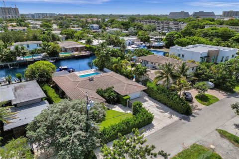 Villa ou maison à louer à North Miami, Floride: 4 chambres, 196.49 m2 № 2199262 - photo 5