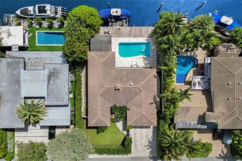 Villa ou maison à louer à North Miami, Floride: 4 chambres, 196.49 m2 № 2199262 - photo 9