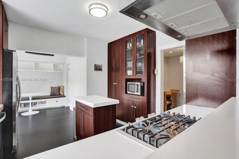 Villa ou maison à louer à North Miami, Floride: 4 chambres, 196.49 m2 № 2199262 - photo 24