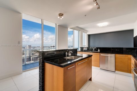 Condominio en venta en Miami, Florida, 3 dormitorios, 279.08 m2 № 2020639 - foto 6