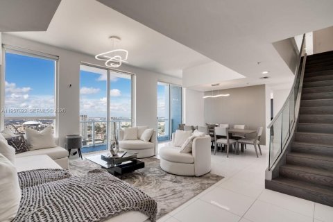 Condominio en venta en Miami, Florida, 3 dormitorios, 279.08 m2 № 2020639 - foto 9