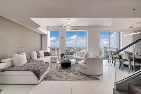 Condominio en venta en Miami, Florida, 3 dormitorios, 279.08 m2 № 2020639 - foto 8