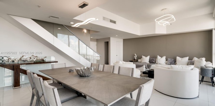 Condominio en Miami, Florida, 3 dormitorios  № 2020639