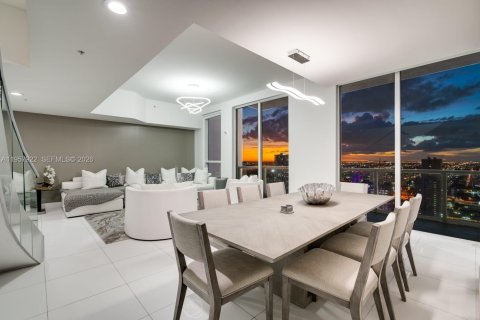 Condominio en venta en Miami, Florida, 3 dormitorios, 279.08 m2 № 2020639 - foto 2