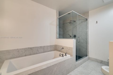 Condominio en venta en Miami, Florida, 3 dormitorios, 279.08 m2 № 2020639 - foto 12