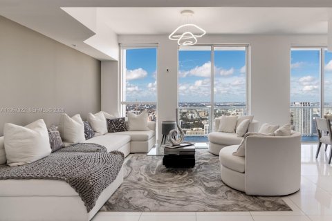 Condominio en venta en Miami, Florida, 3 dormitorios, 279.08 m2 № 2020639 - foto 3