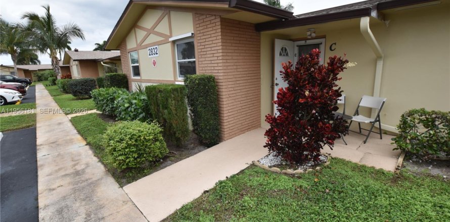 Кондоминиум с 1 спальней в Уэст-Палм-Бич, Флорида № 2009916