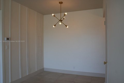 Condo in Miami, Florida, 1 bedroom  № 1888138 - photo 8