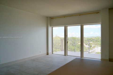 Condo in Miami, Florida, 1 bedroom  № 1888138 - photo 7