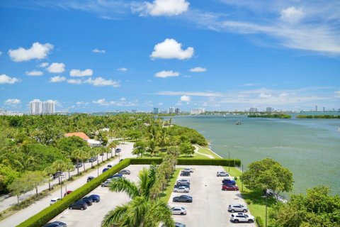 Condo in Miami, Florida, 1 bedroom  № 1888138 - photo 3
