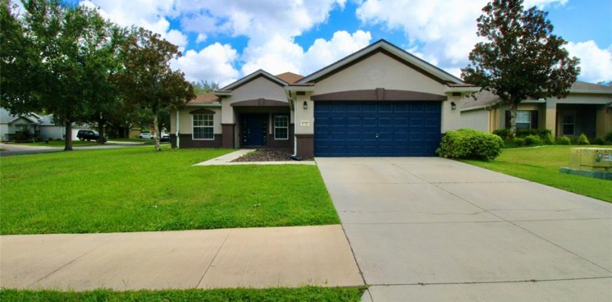 House in Ocala, Florida 4 bedrooms, 202.99 sq.m. № 1874023