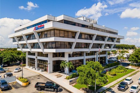 Immobilier commercial à Hialeah, Floride № 1949662
