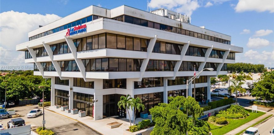 Immobilier commercial à Hialeah, Floride № 1949662