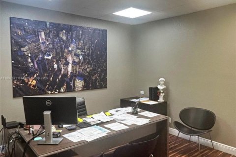 Immobilier commercial à vendre à Hialeah, Floride № 1949662 - photo 4