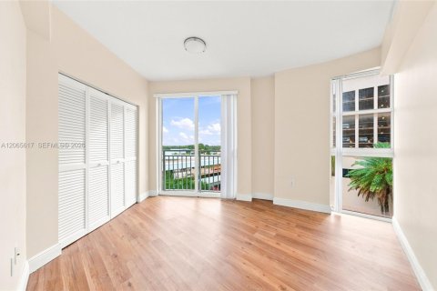 Copropriété à louer à Miami, Floride: 3 chambres, 128.67 m2 № 2278766 - photo 4