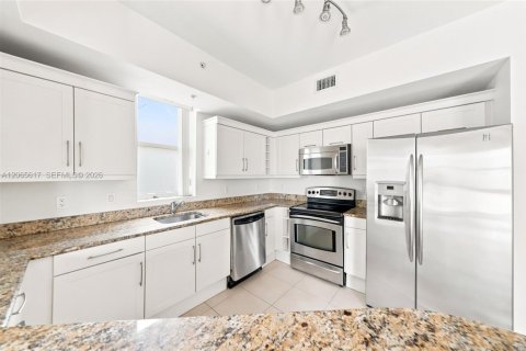 Copropriété à louer à Miami, Floride: 3 chambres, 128.67 m2 № 2278766 - photo 9