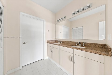Copropriété à louer à Miami, Floride: 3 chambres, 128.67 m2 № 2278766 - photo 23
