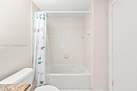 Copropriété à louer à Miami, Floride: 3 chambres, 128.67 m2 № 2278766 - photo 24