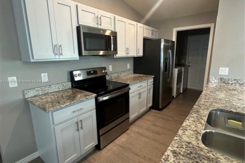 Casa en alquiler en LaBelle, Florida, 3 dormitorios № 1963406 - foto 9