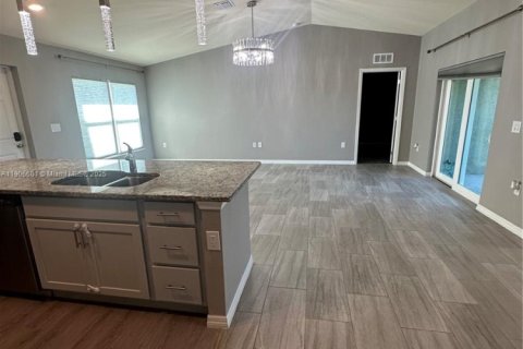 Casa en alquiler en LaBelle, Florida, 3 dormitorios № 1963406 - foto 10