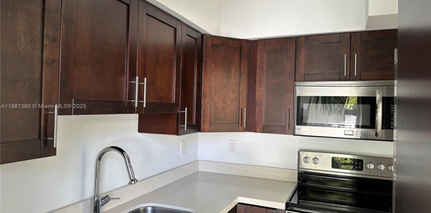 Apartamento en Bay Harbor Islands, Florida 1 dormitorio, 76.55 m2 № 1925060