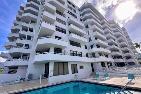 Condominio en venta en Miami Beach, Florida, 1 dormitorio, 81.94 m2 № 1963464 - foto 11
