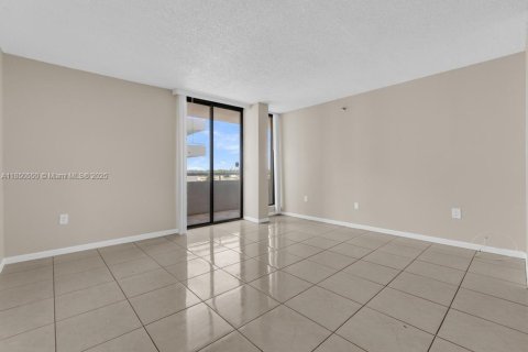 Condominio en venta en Miami Beach, Florida, 1 dormitorio, 81.94 m2 № 1963464 - foto 2