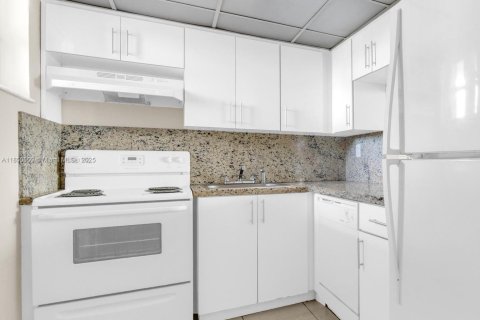 Condominio en venta en Miami Beach, Florida, 1 dormitorio, 81.94 m2 № 1963464 - foto 15