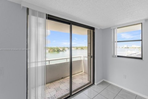 Condominio en venta en Miami Beach, Florida, 1 dormitorio, 81.94 m2 № 1963464 - foto 14