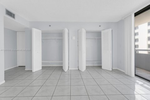 Condominio en venta en Miami Beach, Florida, 1 dormitorio, 81.94 m2 № 1963464 - foto 18