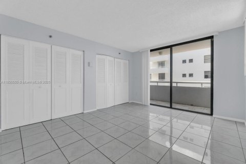 Condominio en venta en Miami Beach, Florida, 1 dormitorio, 81.94 m2 № 1963464 - foto 19
